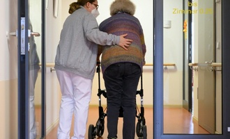 DAK warnt vor ''Pflegekollaps'': Rekordwert bei Sozialhilfequote in Heimen