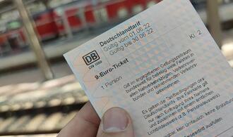 Linke fordert Wiedereinführung des 9-Euro-Tickets