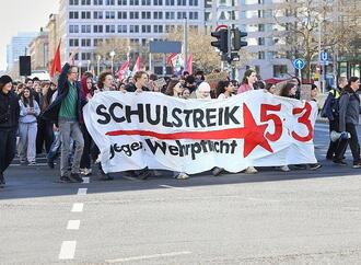 Schüler demonstrieren bundesweit gegen Wehrdienstpläne