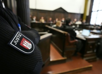 Prozess um ''Letzte Verteidigungswelle'': Mutmaßliche Rechtsextremisten vor Gericht