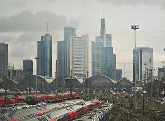 Bayaz mahnt bessere Behörden-Kooperation bei Finanzkriminalität an