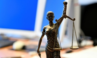 14 Monate vor Auszahlung schon gemeldet: Dennoch Anspruch auf Arbeitslosengeld