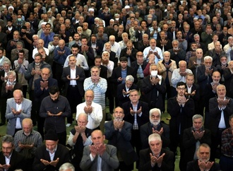 Teheran: Iraner versammeln sich zum ersten Freitagsgebet seit Kriegsbeginn