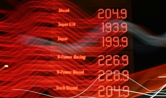 Wirtschaft fordert Hilfe bei Spritpreisen - Politik und Experten bremsen