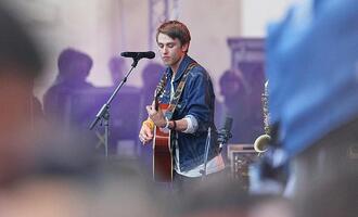 Clueso auf Platz eins der Album-Charts