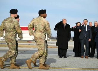 Trump bei Zeremonie für im Iran getötete US-Soldaten