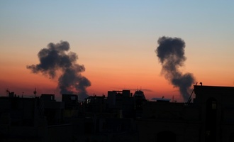 Israel fliegt ''groß angelegte'' Angriffe auf Teheran - Erneut Explosionen in Golfstaaten