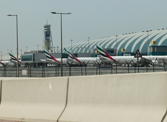 Nach iranischem Angriff: Flughafen Dubai stellt vorübergehend Betrieb ein