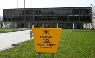 Landtagswahl in Baden-Württemberg: Enges Rennen von CDU und Grünen erwartet