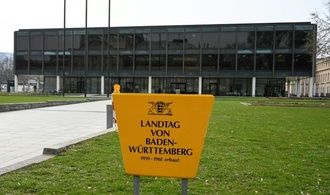 Landtagswahl in Baden-Württemberg: Enges Rennen von CDU und Grünen erwartet