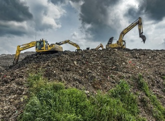 Mindestens vier Tote bei Erdrutsch auf Indonesiens größter Müllkippe
