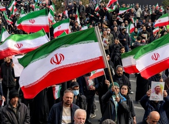 Nach Ernennung von Chamenei-Sohn: Iran und Israel setzen Angriffe fort