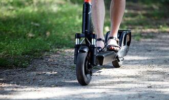 Privathaushalte setzen immer häufiger auf E-Scooter und E-Bikes