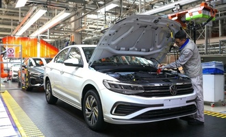 Volkswagen verzeichnet für 2025 Gewinneinbruch um fast die Hälfte