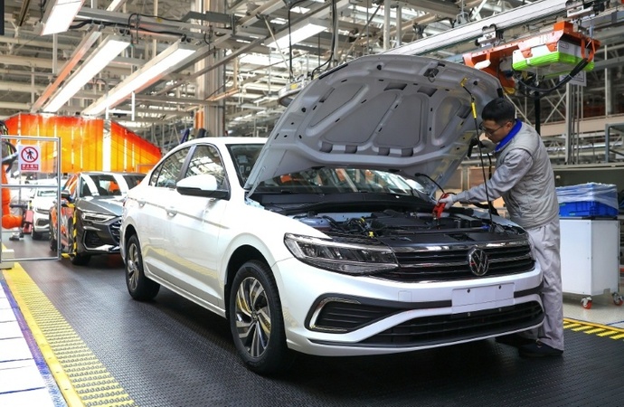 Volkswagen mit Gewinneinbruch - weitere Stellenstreichungen bis 2030