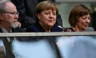 EU-Parlament zeichnet Angela Merkel mit Europäischem Verdienstorden aus