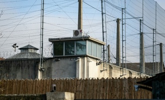Häftling von falschen Polizisten aus Gefängnis bei Paris befreit