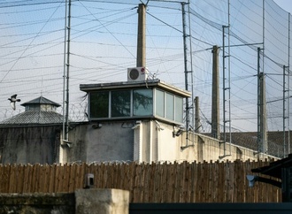 Häftling von falschen Polizisten aus Gefängnis bei Paris befreit