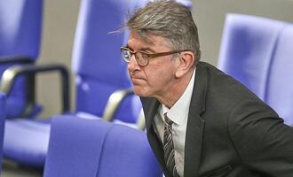 Weimer verteidigt Vorgehen bei Buchhandlungspreis