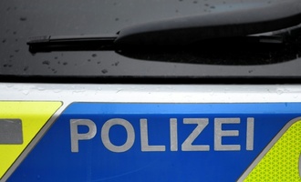 Beteiligung an rassistischen Chats: Polizist in Niedersachsen weiter degradiert