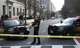 US-Polizei: Transporter fährt in Absperrung am Weißen Haus