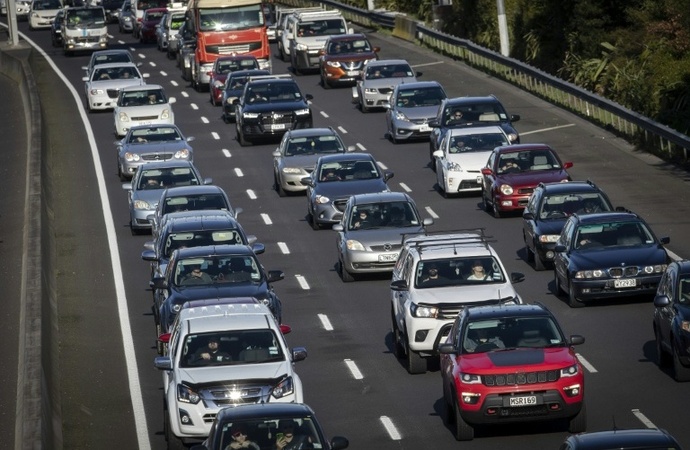 Sorge um Treibstoffvorräte: Neuseeland erwägt verpflichtende autofreie Tage