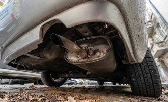 Tödlicher Unfall bei Motorentest: Mann stirbt in Garage in Bayern