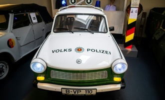 Falsche Polizisten mit DDR-Ausweisen: Betrugsversuch in Leipzig scheitert