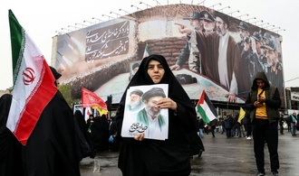 Hochrangige Vertreter iranischer Führung nehmen an Kundgebung in Teheran teil - Medien: Eine Tote be