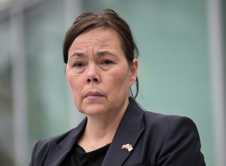 Regierungskrise in Grönland - Außenministerin Motzfeldt tritt zurück