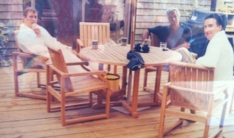 Foto zeigt damaligen Prinzen Andrew und Mandelson im Bademantel mit Epstein