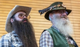 Wehrbeauftragter mahnt neuen Haar- und Barterlass für Truppe an