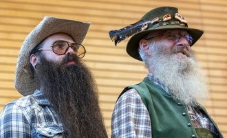 Wehrbeauftragter mahnt neuen Haar- und Barterlass für Truppe an