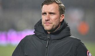 Krösche weist Spekulationen über Eintracht-Abgang zurück