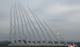 Staatsmedien: Kim beaufsichtigt Test von hochmodernem Mehrfachraketenwerfer