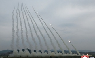 Staatsmedien: Kim beaufsichtigt Test von hochmodernem Mehrfachraketenwerfer