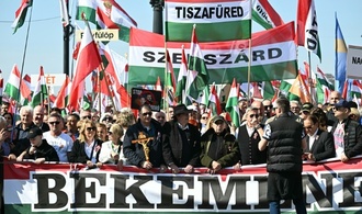 Zehntausende Anhänger Orbans demonstrieren vor Parlamentswahl in Ungarn