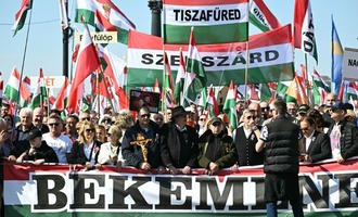 Zehntausende Anhänger Orbans demonstrieren vor Parlamentswahl in Ungarn