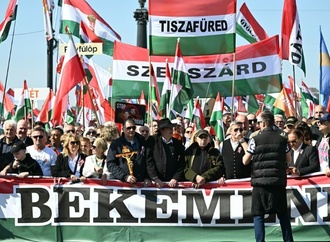 Zehntausende Anhänger Orbans demonstrieren vor Parlamentswahl in Ungarn