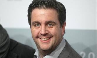 Bastian Pastewka stolpert bei Krimi-Podcast über Rollenbilder