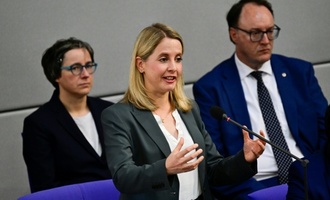 Bauministerin Hubertz fordert Mutterschutz für selbstständige Frauen