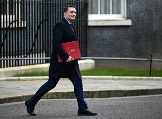 Meningitis-Ausbruch in England: Hunderte sollen vorbeugend Antibiotika einnehmen