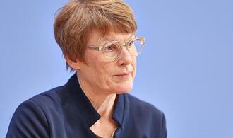 Wirtschaftsweise Grimm warnt vor Tankrabatt