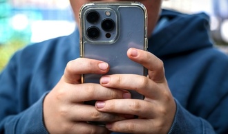 Umfrage: Jedes dritte Kind in Klassenchats sieht problematische Inhalte