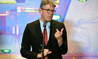 Grüne richten wegen Weimer Fragen an Regierung - Aktuelle Stunde im Bundestag