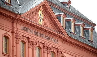 Vier Tage vor Landtagswahl in Rheinland-Pfalz: Enges Rennen zwischen CDU und SPD