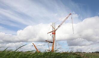Umweltminister drängt auf weiteren Ausbau von Erneuerbaren