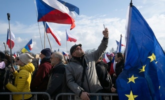 Zehntausende demonstrieren in Tschechien gegen Regierungschef Babis