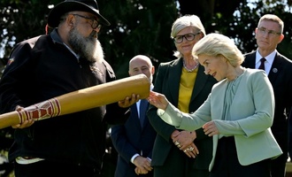 Abkommen mit Australien: Von der Leyen will Rohstoffe für Unternehmen sichern