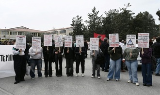 Chaos im Gerichtssaal: Prozess um schwerstes Zugunglück in Griechenland vertagt